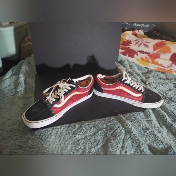 Vans with a graffiti flame colorway - Picture 11 of 12